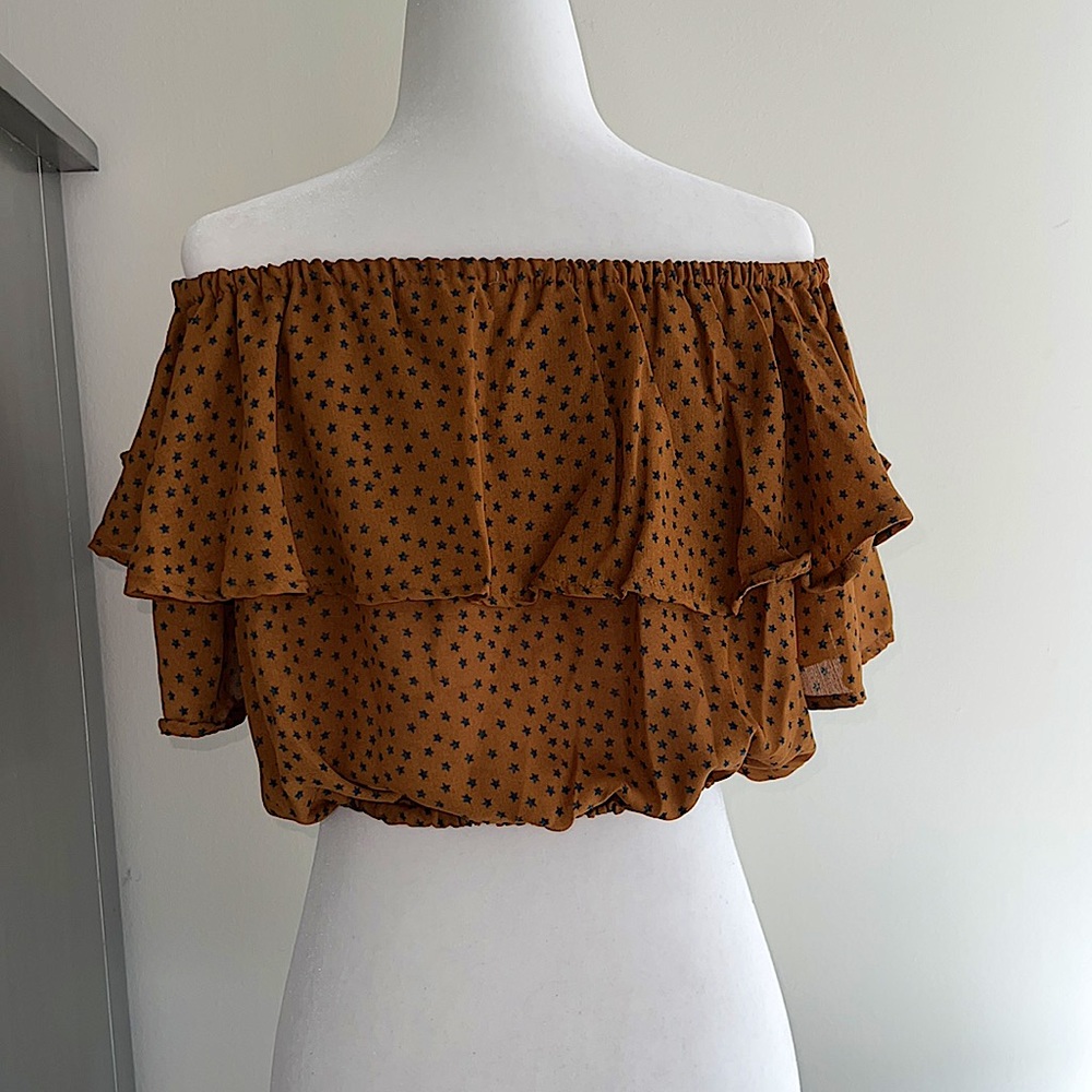 She + Sky Off-the-Shoulder Ruffle Crop - Picture 5 of 11
